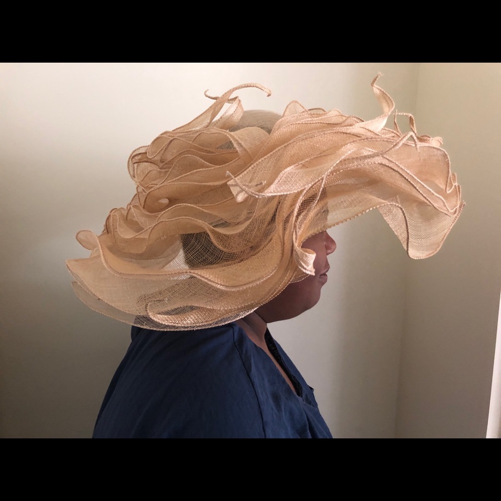 A designer hat - Picture 4 of 4